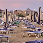 Lovely Flat Just 400mt From The Sea Apartman
