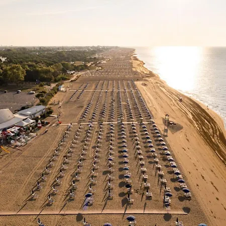 Lovely Flat Just 400mt From The Sea Бибионе