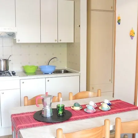 Lovely Flat Just 400mt From The Sea Апартаменты Бибионе