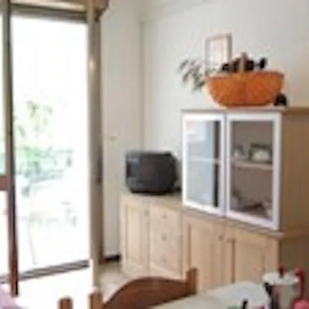 Lovely Flat Just 400mt From The Sea