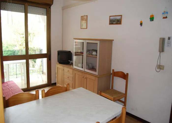 Lägenhet Lovely Flat Just 400mt From The Sea *